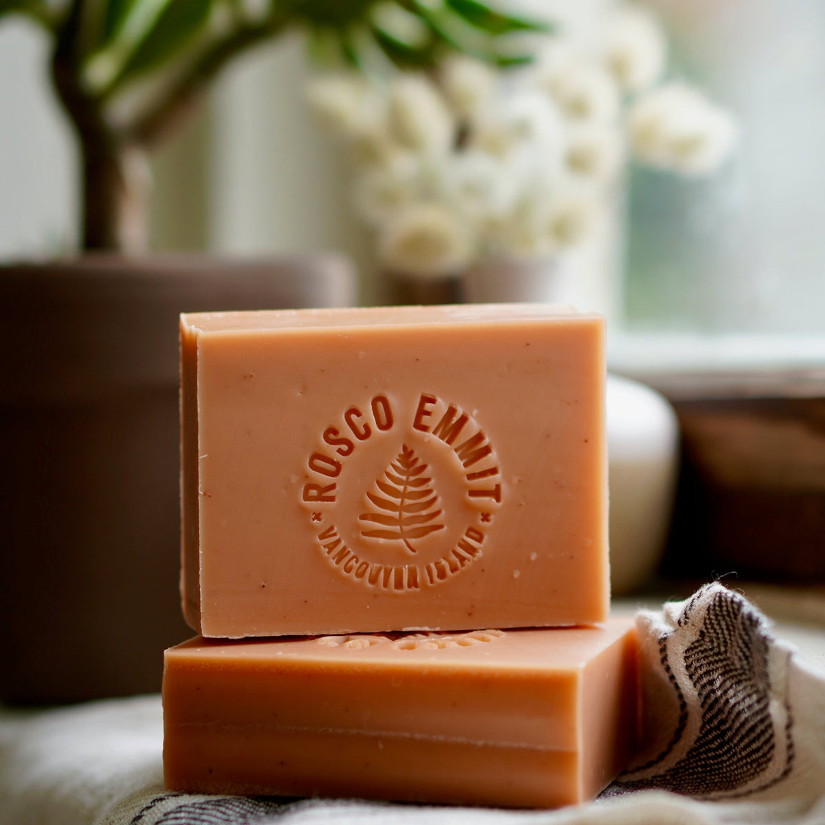 Rosco Emmit Soap - Sandalwood Apricot